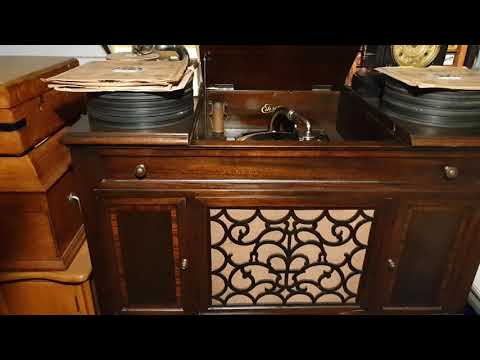 Look Up and Smile. Green Bros. Novelty Band. Edison Diamond Disk. C-33 William and Mary Phonograph