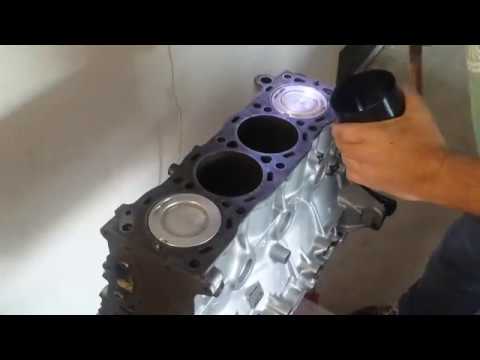 22re 1995 Toyota Pickup Install Pistons to engine   (Part 14)