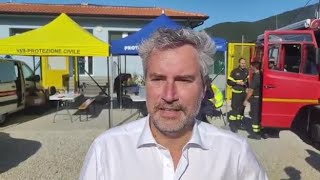 L'incendio minaccia Lucca, il sindaco Mario Pardini evacua 100 persone: «Stiamo allestendo ripari...