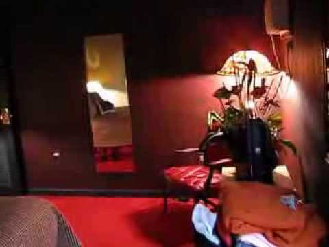 download lagu mp3 mp4 Heartbreak el Graceland, download lagu Heartbreak el Graceland gratis, unduh video klip Heartbreak el Graceland