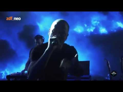 K.I.Z. - Hurra die Welt geht unter ft. Henning May (Live ZDF Neo Magazin Royale)