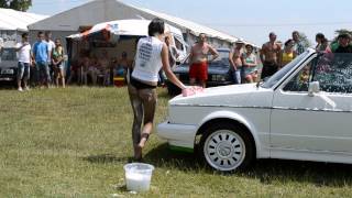 preview picture of video 'II. Solti Volkswagen Konszern Találkozó 2013. - Autómosás'