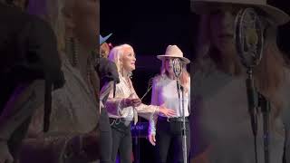 Tanya Tucker W/ Daughters ” Jamestown Ferry “- What’s Your Mommas Name “&amp; “ Blood Red And Goin’Down