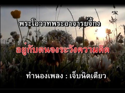 การรักษาความอ่อนแอในสค์ นำผู้หญิงคนหนึ่งในการดูวิดีโอ