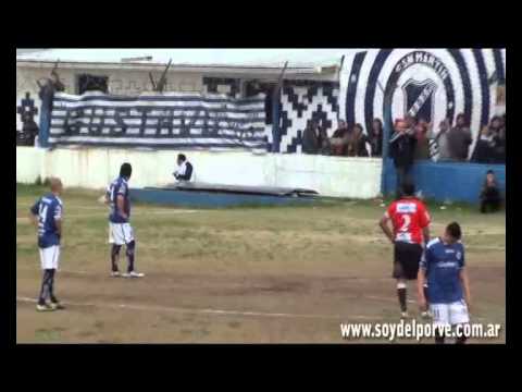 Penal atajado por Eduardo Gonzalez (El Porvenir) a Oscar Milano (San Martin de Burzaco)