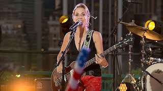 Sheryl Crow @ Macy&#39;s 4th of July: &quot;Soak Up The Sun&quot; &amp; &quot;Be Myself&quot; (2017)
