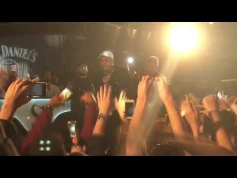 CHRIS BROWN CANTANDO "EL CHAPO" DE TOSEINA SQUAD