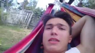 Mi-a căzut o prună în cap.