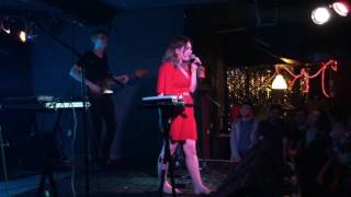 Yumi Zouma - Alena (live) - June 11, 2016, Toronto