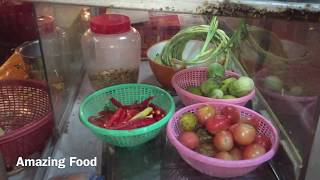 preview picture of video 'Papaya salad Laos street food dinner'