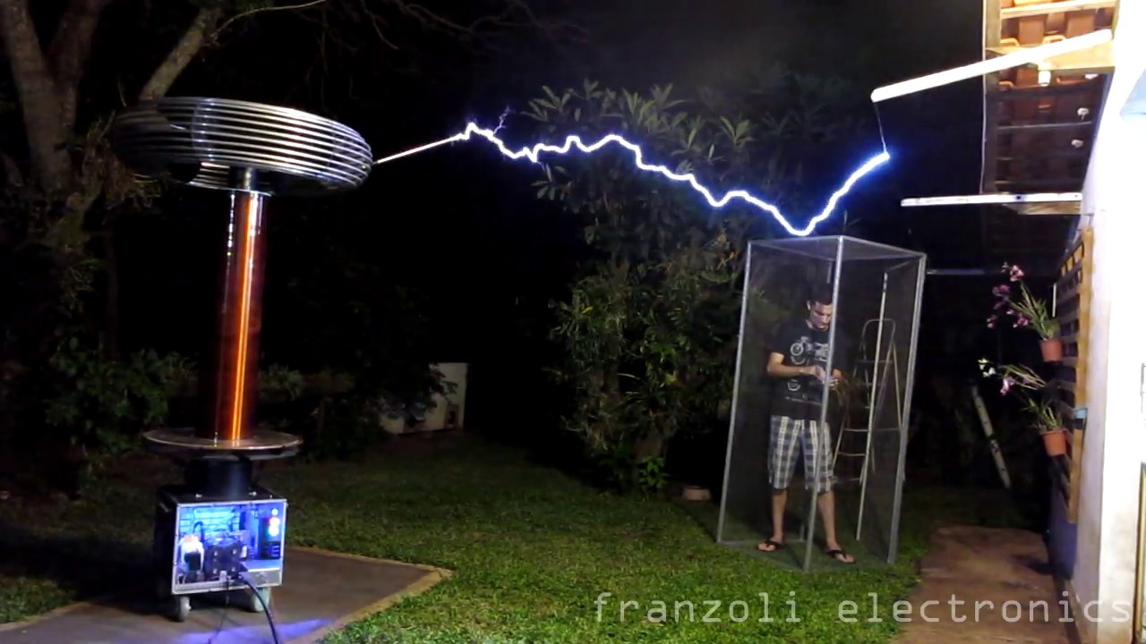 Bobina de Tesla Gigante + Controle de Dentro da Gaiola de Faraday