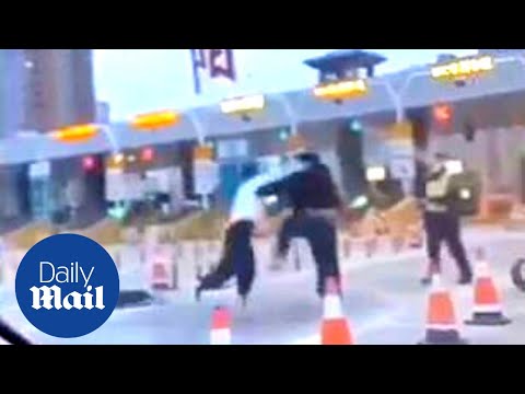 Road rage drivers in China pick a fight with champion boxer, regret it immediately