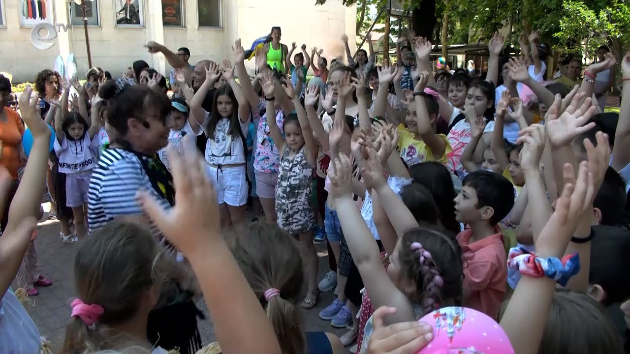 Куклен Театър, музикално шоу и забавни игра за първи юни в Хасково