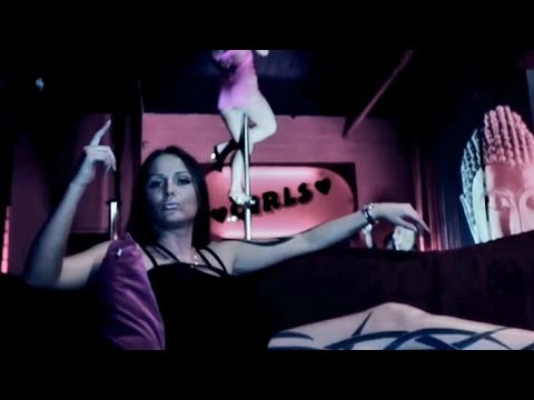 Frauen (CELO & ABDI x CAPO x SCHWESTA EWA)