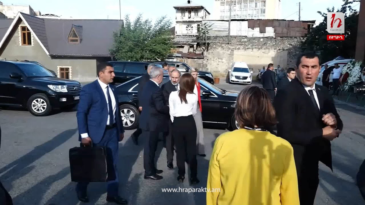 Նիկոլ Փաշինյանը մասնակցում է Ռաֆայել Քոթանջյանի հոգեհանգստին