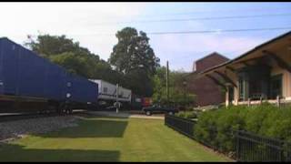 preview picture of video 'CSX Q141 Intermodal Train at Kennesaw, GA'