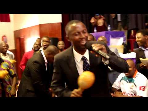 Itai Muponesi Izvo Munoda MUMC Vabvuwi lead vocalist Mr Gombakomba