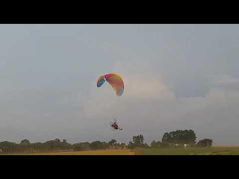 Pouso voo 214 de Paramotor IKE Costa - 06/03/2022 - Ninho dos Condores