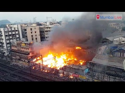 आग की चपेट में मस्जिद बंदर