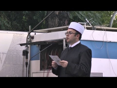 A1 Report - Festohet Fiter Bajrami, mijëra besimtarë falen në bulevard