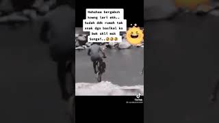 Download lagu Lari Lintang Pukang Dengar Polis mp3 Download lagu Lari Lintang Pukang Dengar Polis mp3