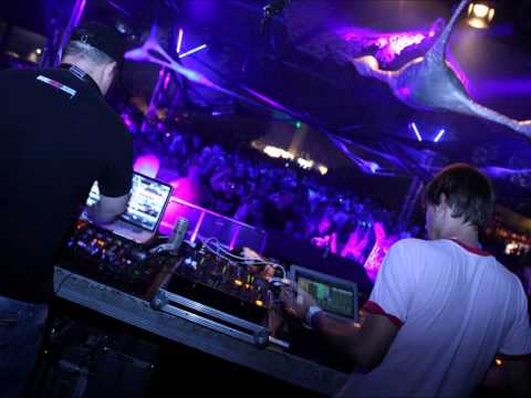 Tetrapak aka Boris S. vs. Arkus P. @ Nature One 2013 _USB Floor