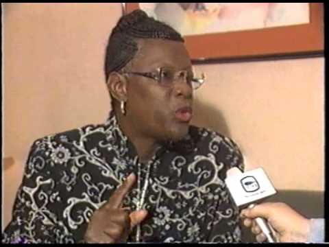 "Maria Liberia Peters" di Curacao dunando merito pa nos "Libertador Betico Croes" di Aruba