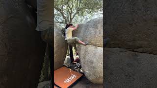 Video thumbnail de Roca puente, 6c. Can Boquet