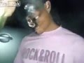 Policías brasileños rocían pintura en aerosol en la cara de un joven como castigo