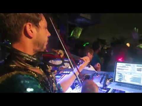 Seth Schwarz performing at HeartBeatz@Vidigal