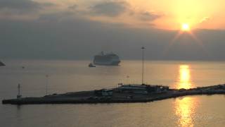 preview picture of video 'Круизный лайнер прибывает в Агиос Николаос (Riviera Majuro in Agios Nikolaos)'