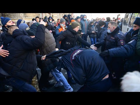 روسيا اعتقال أكثر من 2500 شخص وصدامات في موسكو بين الشرطة والمتظاهرين المنددين بإيقاف نافالني