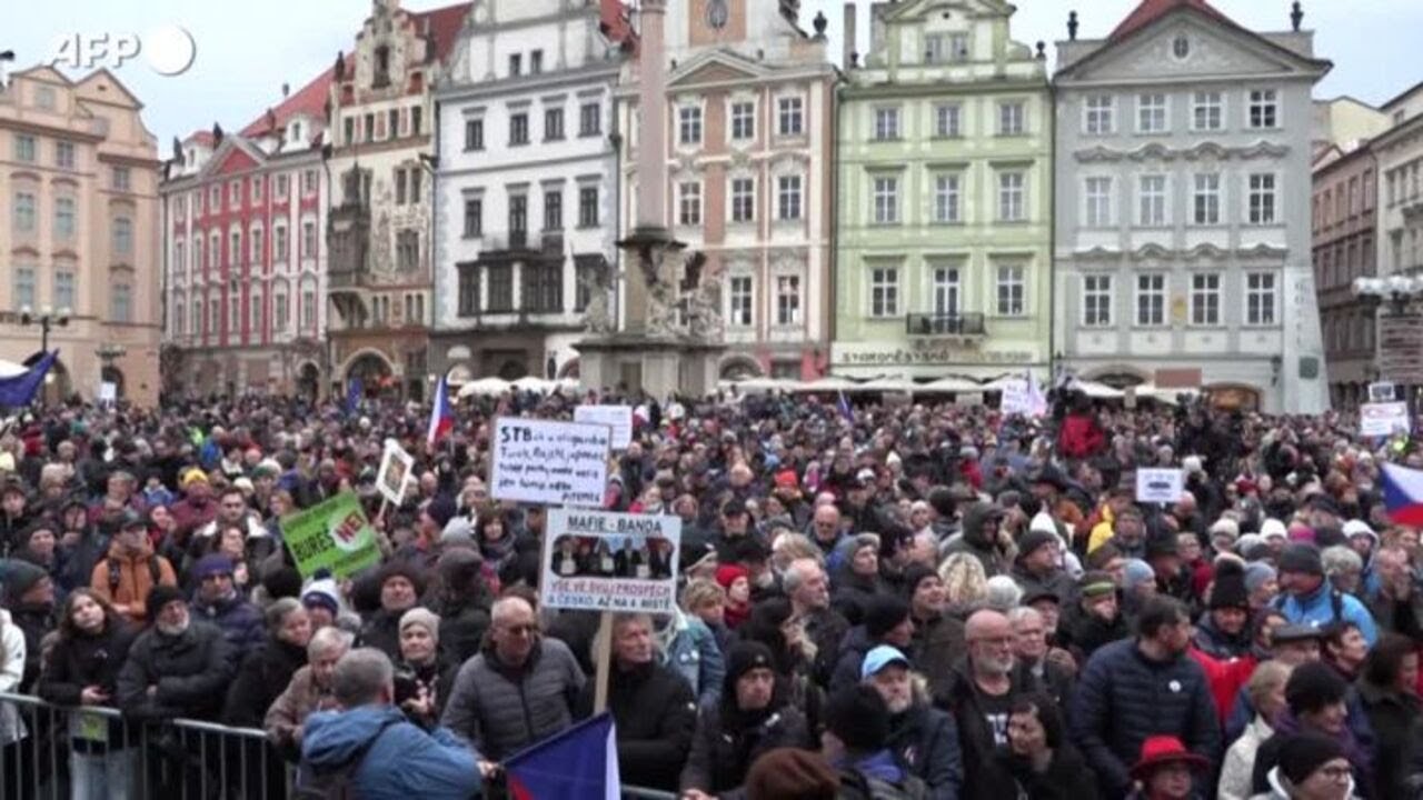 Praga, in piazza contro Babis nell'anniversario della Rivoluzione di velluto