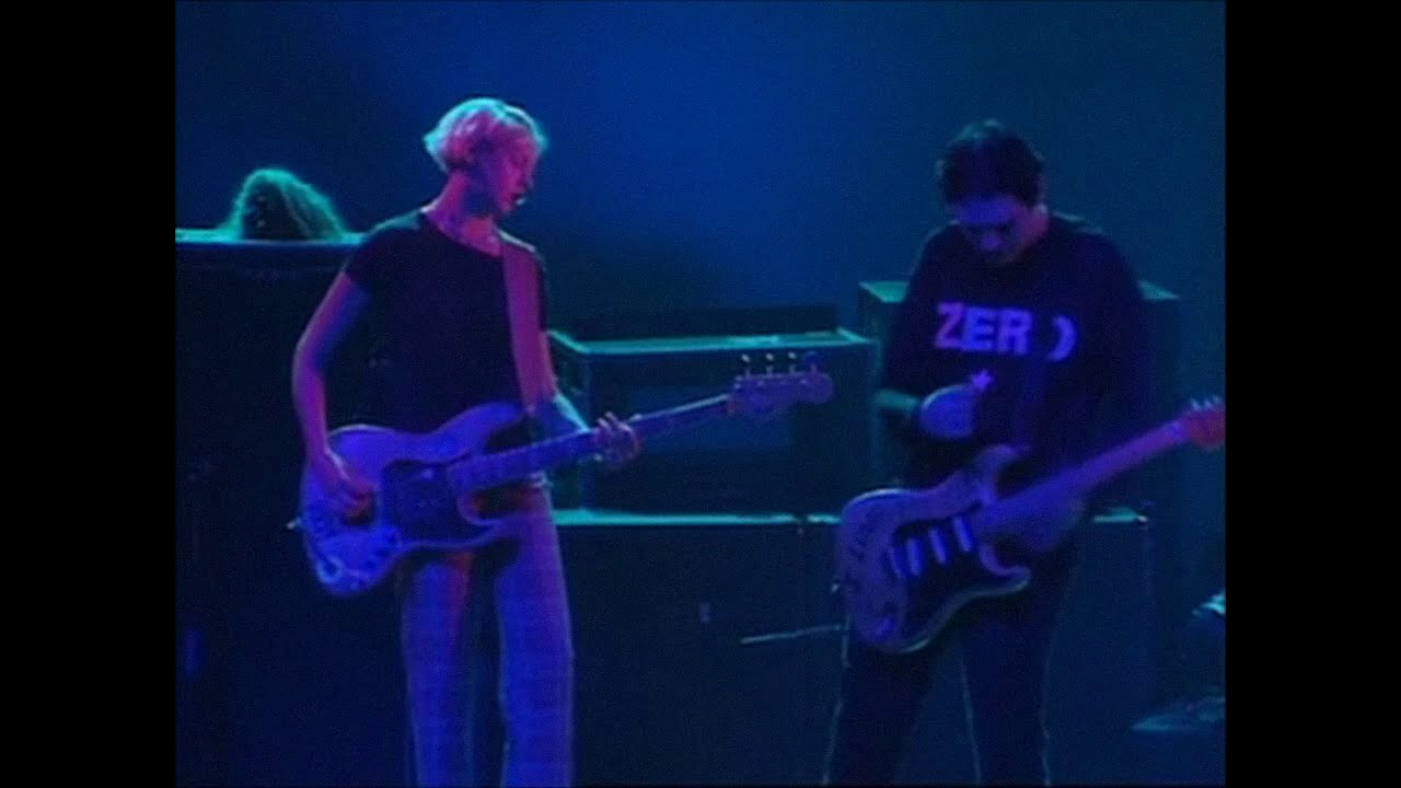Smashing Pumpkins - 1995-08-23 - SFX Centre - Dublin, Ireland - [3 Songs + Clips] - (Night 2) - YouTube