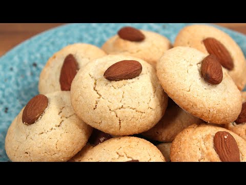 Almond Macaroons (Biskuttini tal-Lewż) | A traditional Maltese dessert