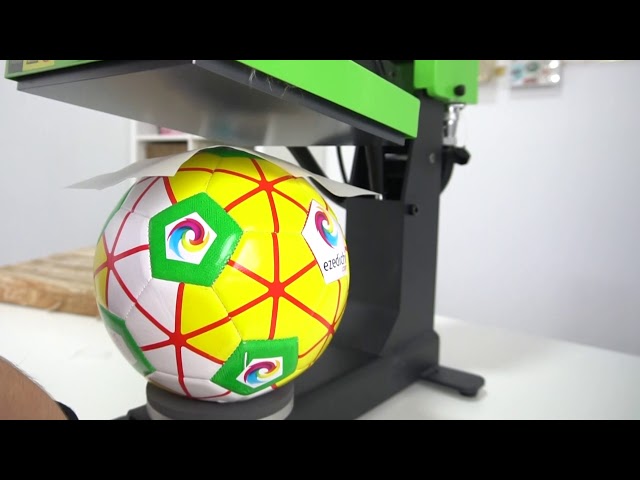 Vídeo relacionado con ZEP Football - Portafotos con forma de balón para foto 10x15