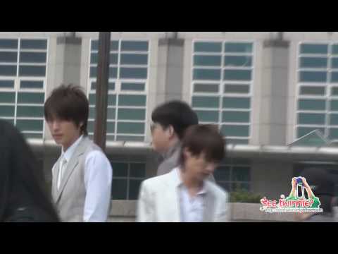 090401 KBS2 Road Show - 2 Walk to the Show [see-twinnie]