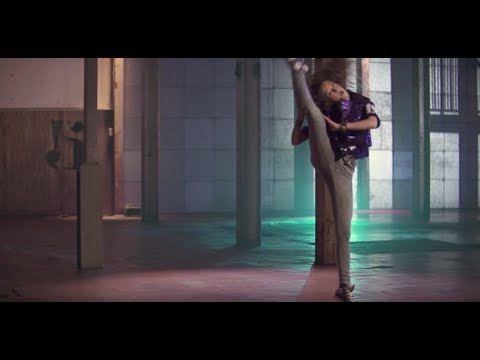 Manouk Pluis, videoclip Junior Dance