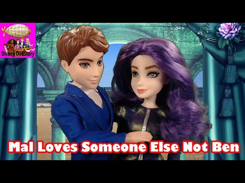 Mal Loves Someone Else Not Ben - Episode 37 Disney Descendants Friendship Story Play Series