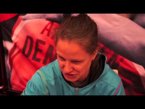 BEC Smashing Stars #14  - Juliane Schenk takes a Chinese quiz