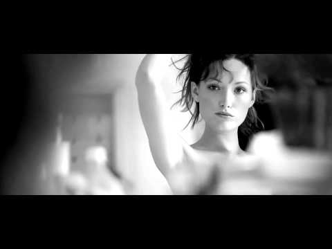 download lagu mp3 mp4 Manic Street Preachers Umbrella, download lagu Manic Street Preachers Umbrella gratis, unduh video klip Manic Street Preachers Umbrella