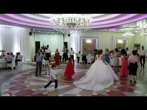 Grupi Sazeve Myzeqeja  Klarita Shuli, Soni Beratit, Loli Metushi ne Familjen Agim Hasko Elbasan 2021