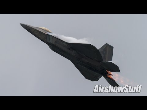 USAF F-22 Raptor Demonstration and Heritage Flight w/ P-51 Mustang - Thunder Over Michigan 2016