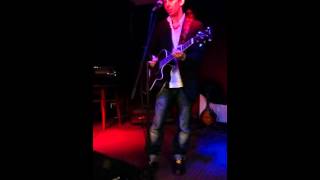 Jonny Wallis of 3 Eyed Fox covering The Levellers' Alone In This Darkness live The George And Dragon