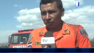 preview picture of video 'Bomberos extinguen incendio en Santa Maria'