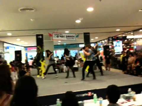 (E)va Cover f(x)  - Just A Feeling +Intro + Lachata + @ Central Chonburi