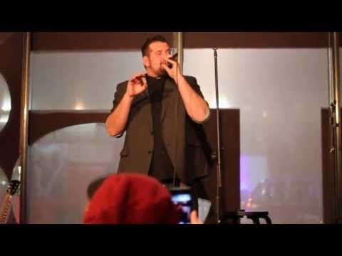 Jamie Bruce, from The Voice Uk 2013  singing Walking in Memphis