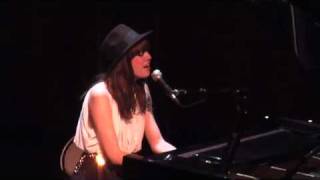 Diane Birch - Fire Escape (Live Café de la Danse, Paris, 5 juillet 2009)