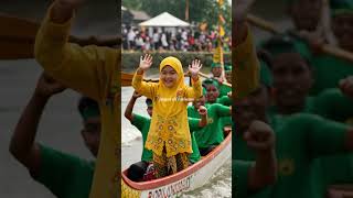 Download lagu Bikin Gempar! Anak Kecil Joget Spontan Pandu Pacu Jalur! #shorts #pacujalur #youtubeshorts mp3