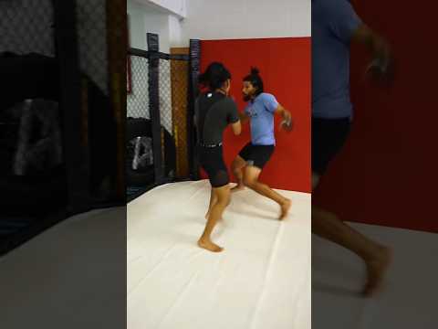 GET OFF THE CAGE using Footwork and these 3 STRIKES pt. 1/3 #ufc #combatsports #mma #boxing #fights